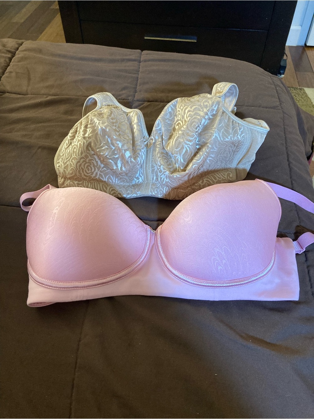 2 New Breezies Wireless Bras 36c
